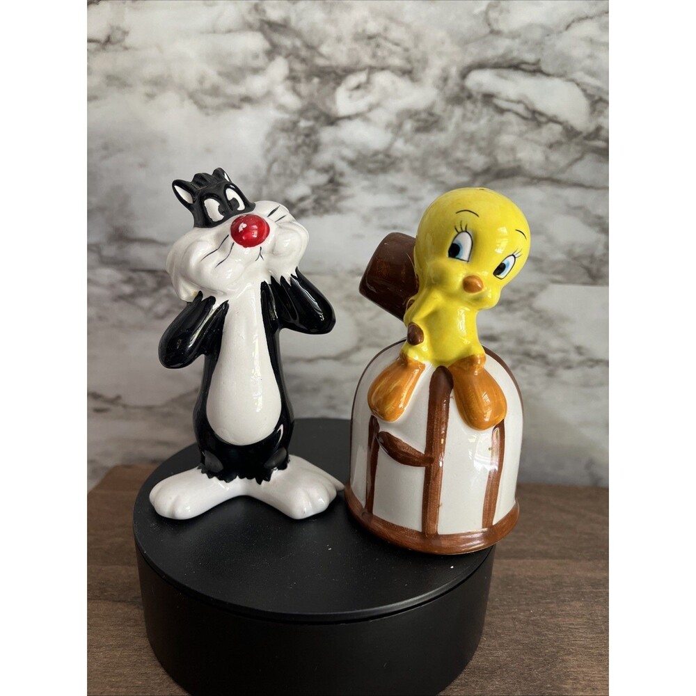 Vintage 1993 Warner Bros Sylvester/ Tweety Bird Salt & Pepper Shakers Looney Tun